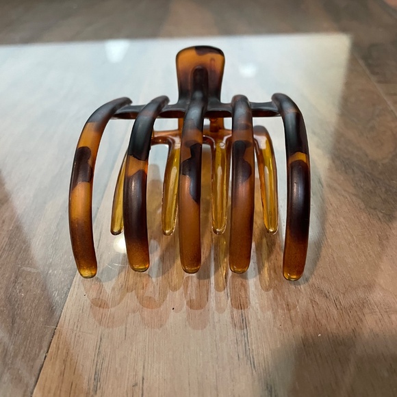 New Bear Claw Hair Clip - Picture 4 of 7